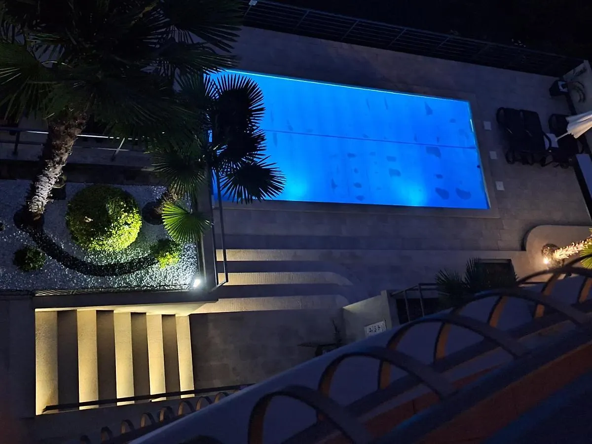Villa Suzy-Apartments Suzana Lovran